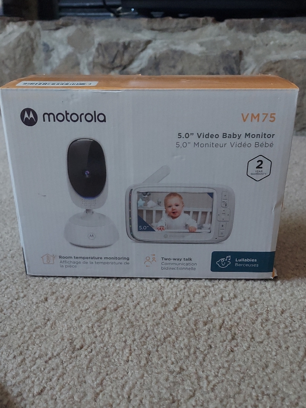 Motorola VM75 Baby Monitor Box in White and Orange